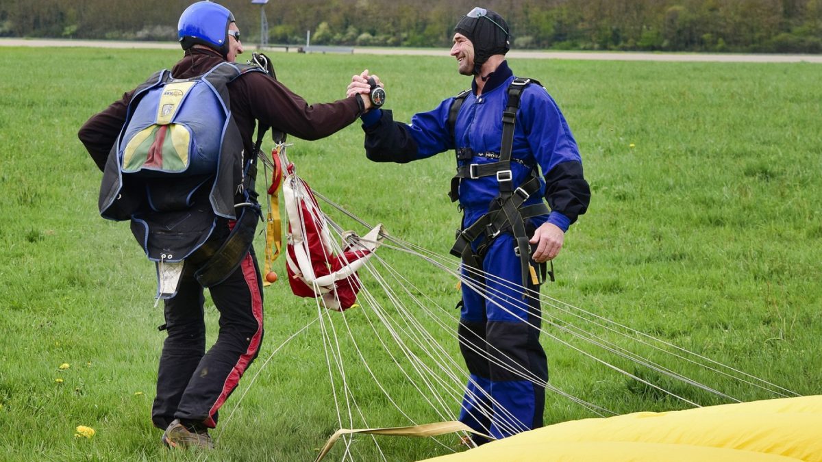 Parachutisme : les différents types de combinaisons