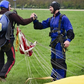 Parachutisme : les différents types de combinaisons